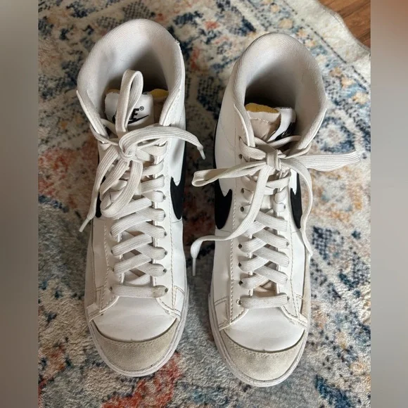 Nike Women’s Blazer ‘77 Mid Vintage Style Shoes - Picture 3 of 6